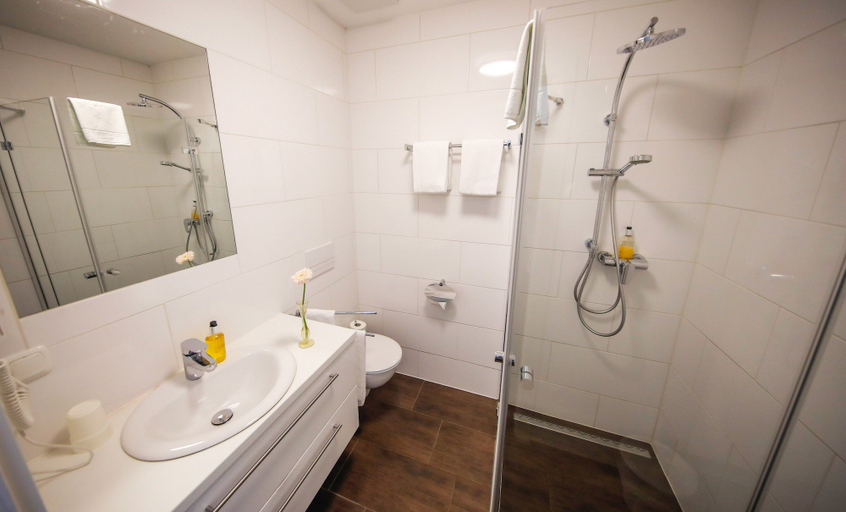 Bathroom 4, Hotel Lehenerhof Salzburg, Salzburg