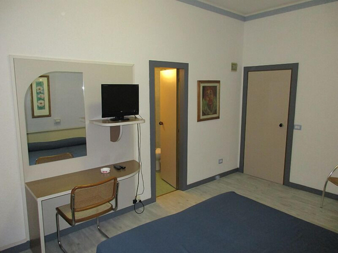 Bedroom 2, Hotel Ristorante Tre Galletti, Bologna