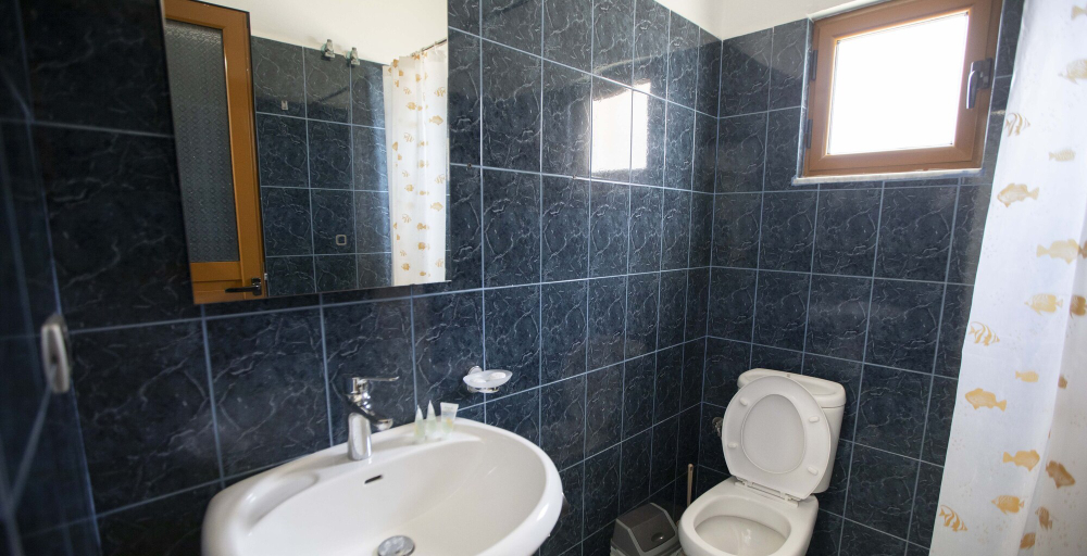Bathroom 4, Hotel Horizont, Sarandës