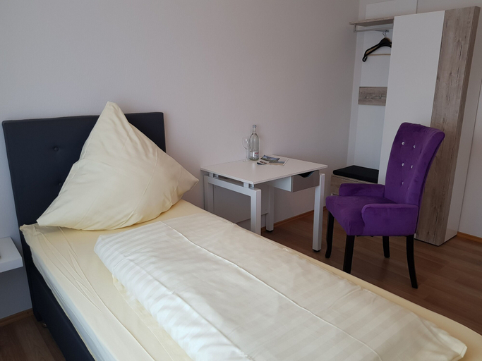 Bedroom 5, Landhotel Rhönblick, Fulda