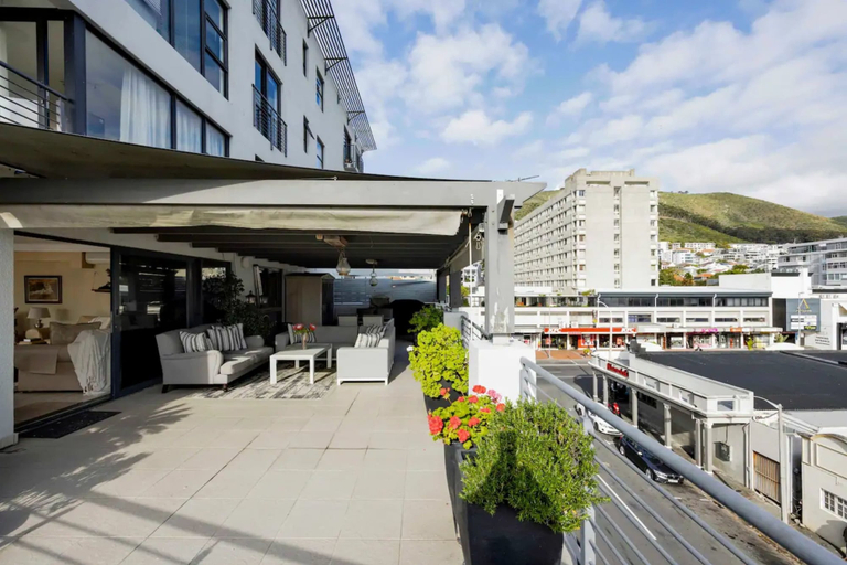 Exterior & Views 2, Bright and Stylish Beachfront Apartment, City of Cape Town