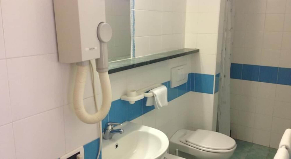 Bathroom 4, Hotel Gemma, Napoli