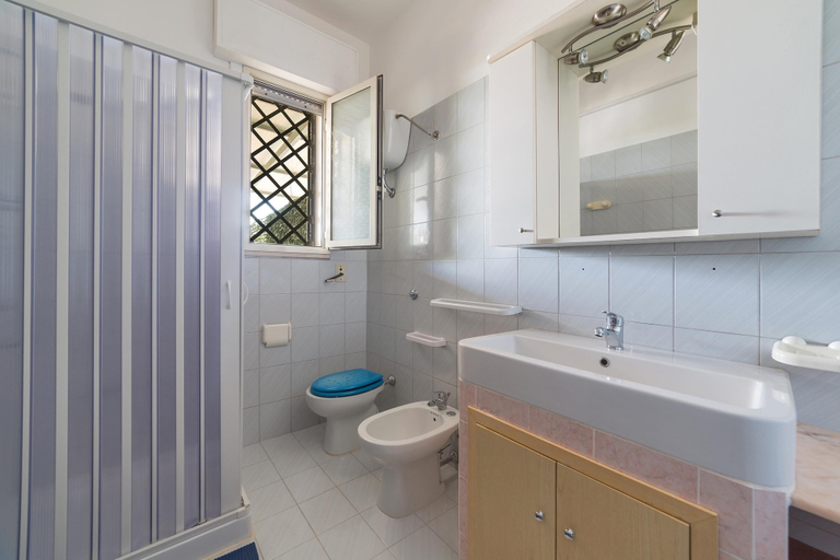 Bathroom 5, Villa Cucci, Lecce