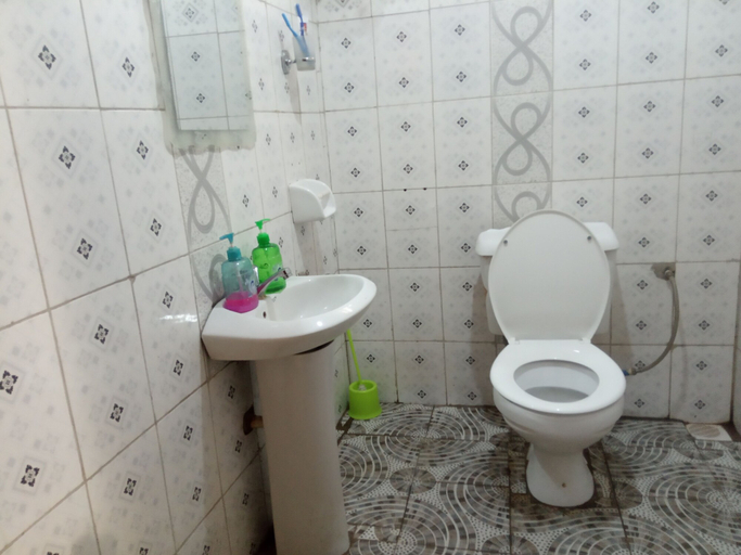 Bathroom 4, Plastic Bottles House, Busiiro