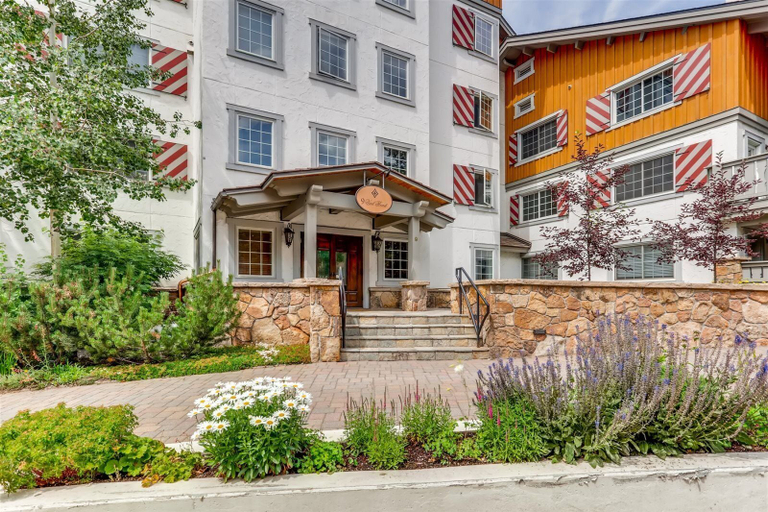Exterior & Views 2, 1-9 Vail Rd #25, Eagle