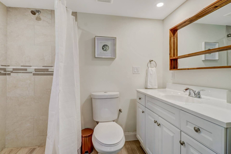 Bathroom 4, 4811 Gary Rd-c, Lee