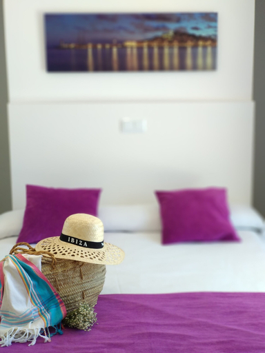 Bedroom 3, Nereida Aparthotel, Baleares