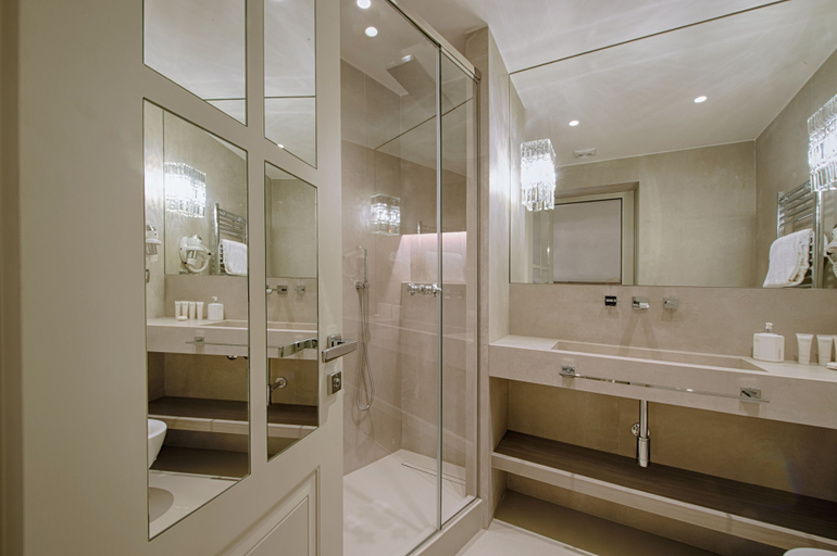 Bathroom 3, Palazzo Nainer, Rome