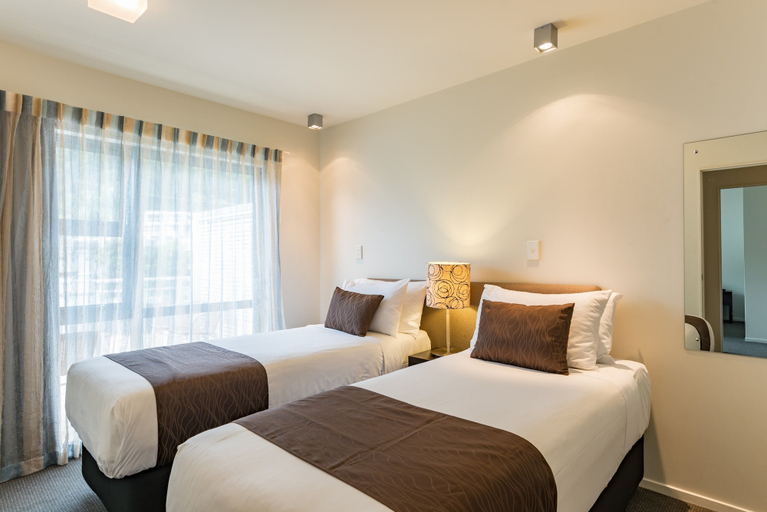Bedroom 2, Sea Spray Suites, Far North
