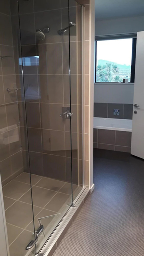 Bathroom 4, Curio Bay Salt House Motel, Southland