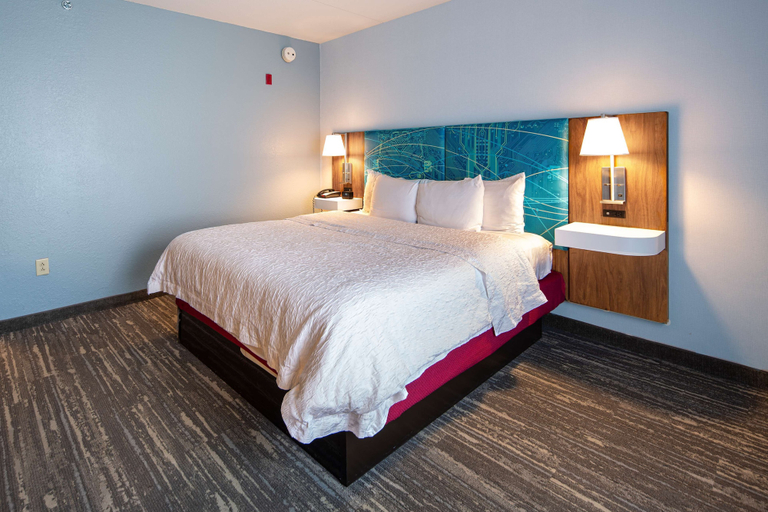 Bedroom 3, Hampton Inn & Suites Charlotte Airport, Mecklenburg