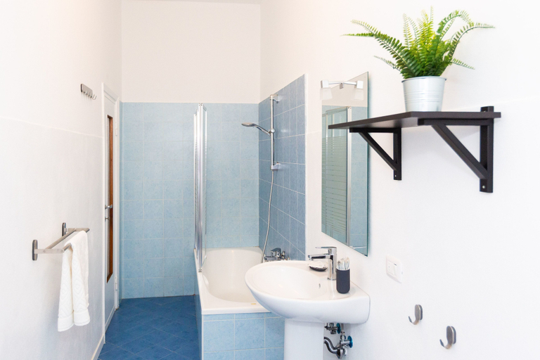 Others 5, Home Hotel - Anacreonte 7, Milano