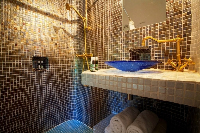 Bathroom 4, Hostellerie Le Castellas, Gard