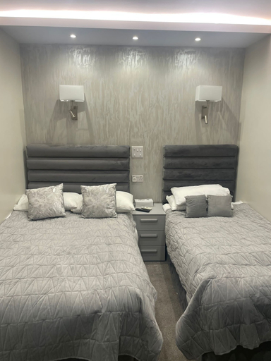 Bedroom 2, Park Avenue Hotel, London