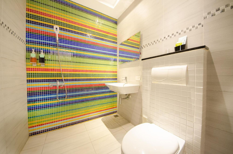 Bathroom 3, Puzzle, Yilan