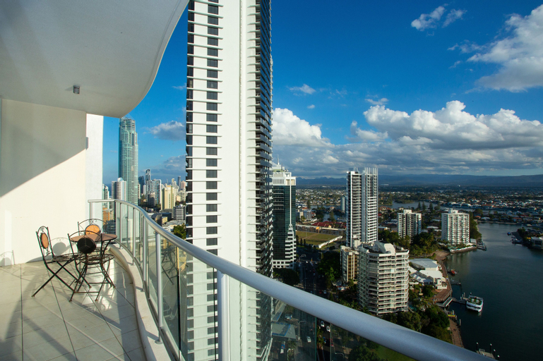 Exterior & Views 28