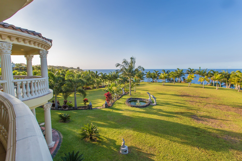 Oceanfront Vacation Rental, Hawaii