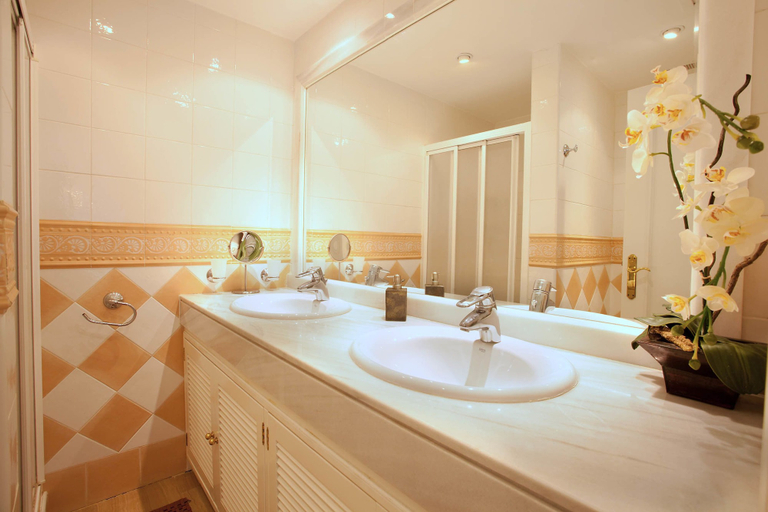 Bathroom, Luxury beach apartment Elviria, Marbella, Málaga