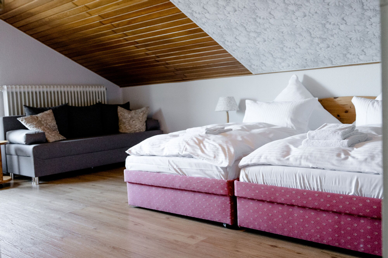 Bedroom 2, Landhaus vor Burg Eltz, Mayen-Koblenz