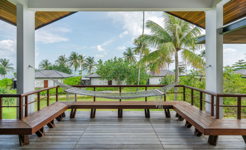 Exterior & Views 6