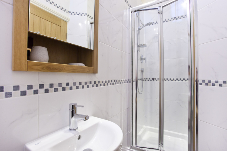 Bathroom 4, Holtby Grange Cottages, York