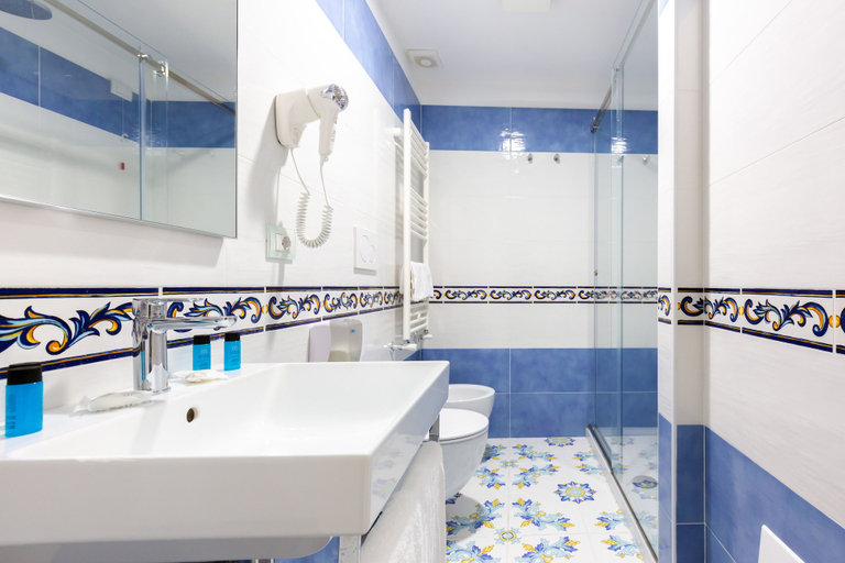 Bathroom 4, Hotel Giosuè a mare, Napoli