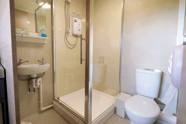 Bathroom 3, Ocean View 7 - 1 Bedroom - Llanrhidian, Swansea