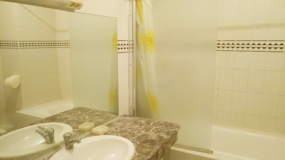 Bathroom 3, Résidence Angor, Agadir-Ida ou Tanane