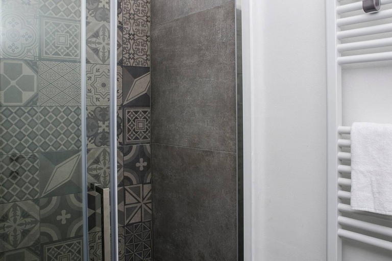 Bathroom 3, JOIVY Cute 1-bedroom flat next to Lake Como, Como