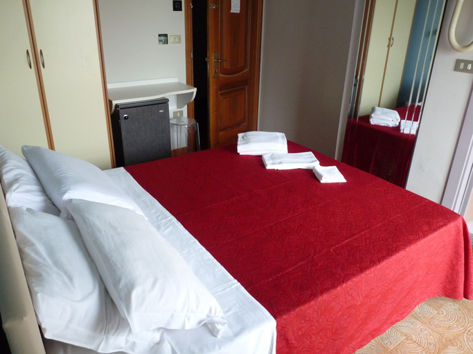 Bedroom 2, Hotel Elizabeth, Rimini