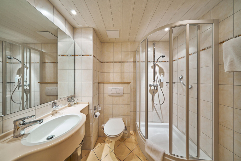 Bathroom 4, Hotel Morjan, Koblenz