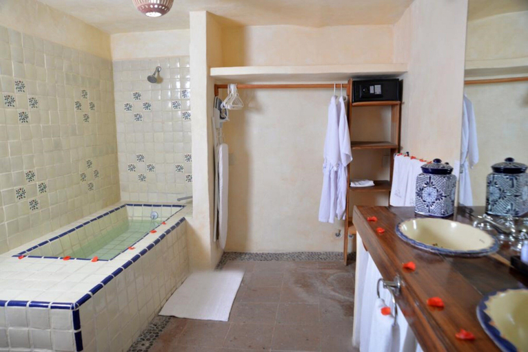 Bathroom 5, Hotel Aura del Mar, José Azueta