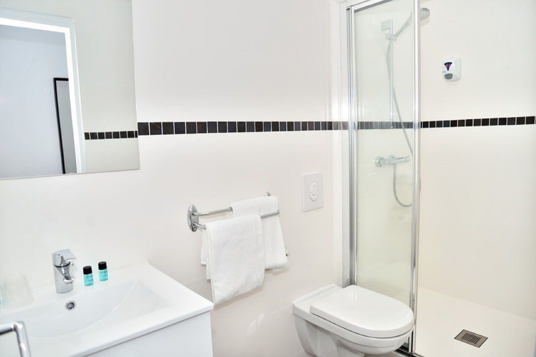 Bathroom 4, Hotel des Arts, Bas-Rhin