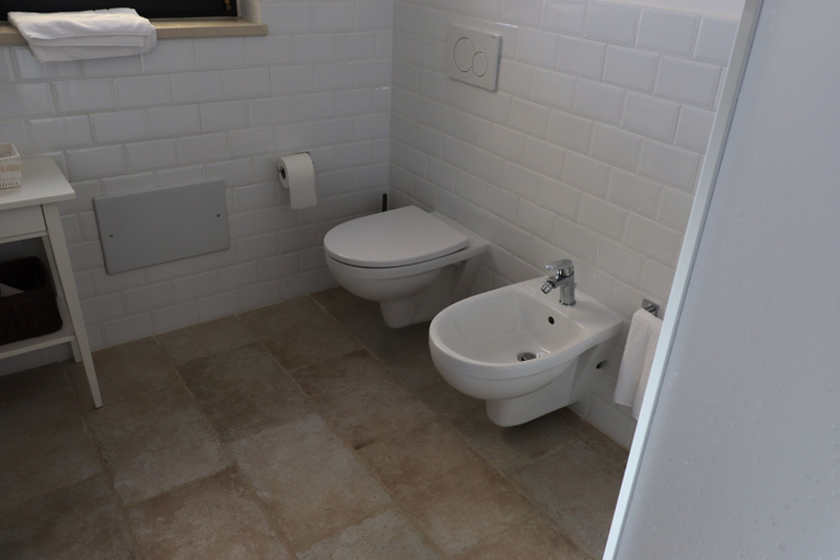 Bathroom 3, Masseria Sacramento, Taranto