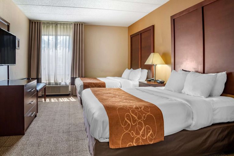 Bedroom 3, Comfort Suites Hagerstown Southeast, Washington