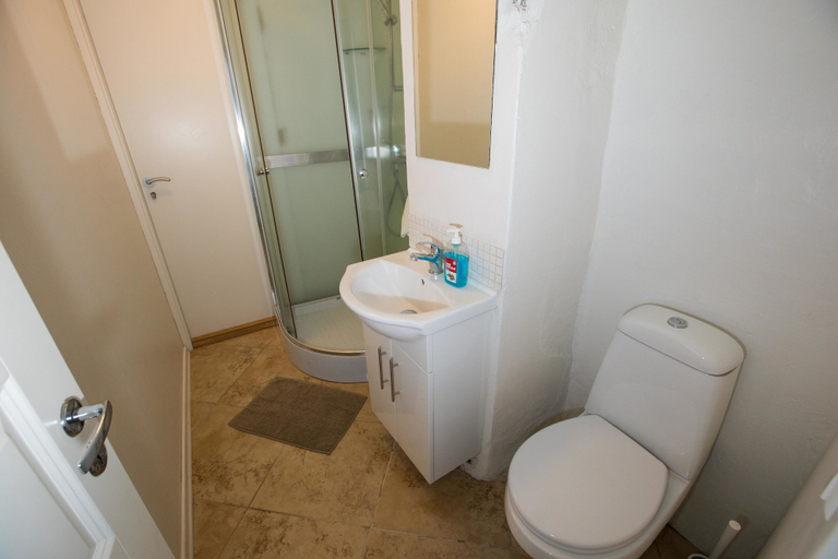 Bathroom 3, Central Guesthouse Reykjavik, Reykjavík