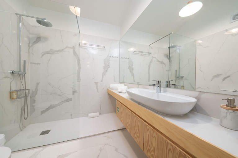 Bathroom 5, Bom JardimApartments, Porto