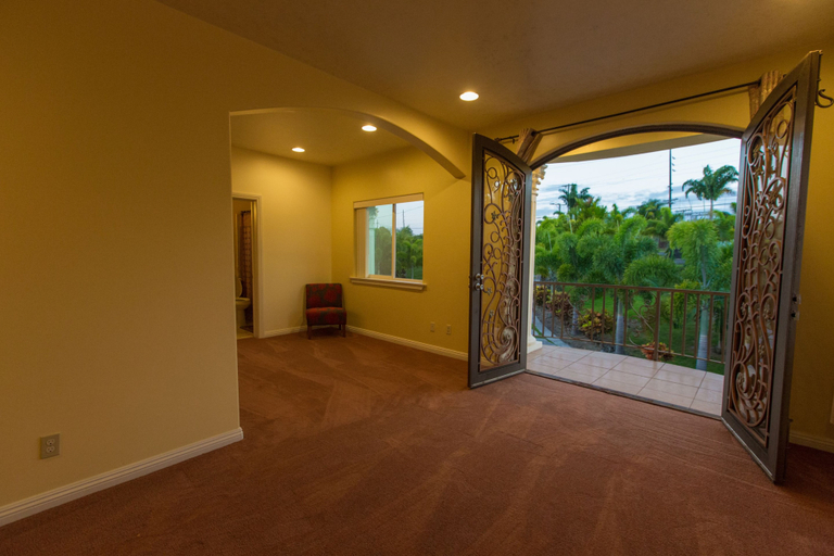 Others 4, Oceanfront Vacation Rental, Hawaii