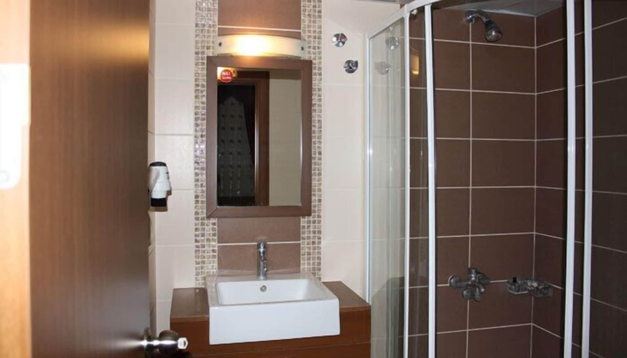 Bathroom, Sandikci Hotel, Merkez