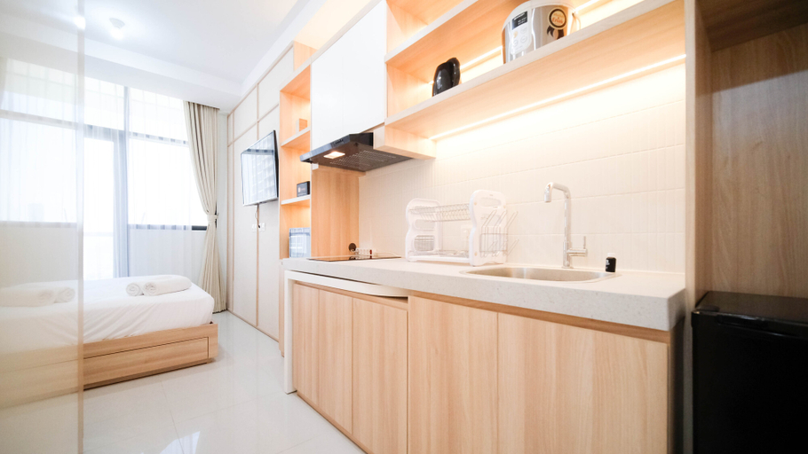 Bathroom 4, Cozy Studio Connected to Mall at The Vertu Apartment By Travelio, Surabaya