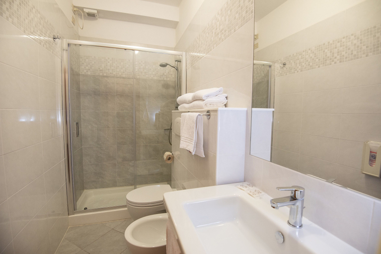 Bathroom 3, Residence Ghiacci Vecchi, Livorno