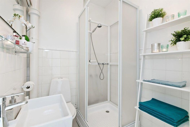 Bathroom, StayPlus Modern Studio Near Bislet Games, Oslo