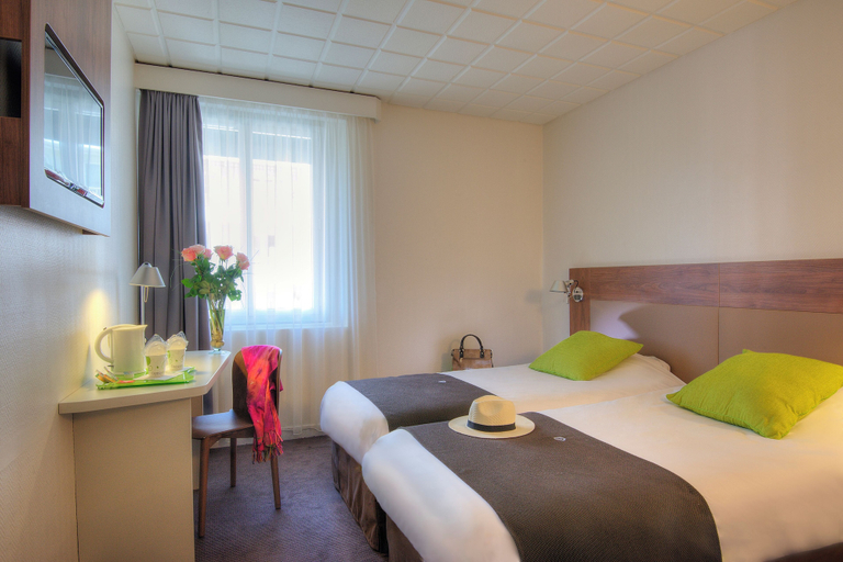 Bedroom 3, Campanile Annecy Centre - Gare, Haute-Savoie