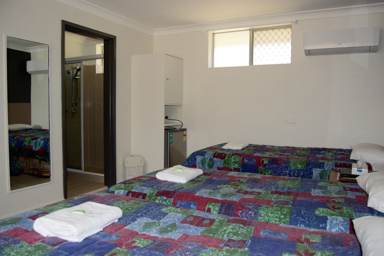 Bedroom 3, Civic Motor Inn, Cowra