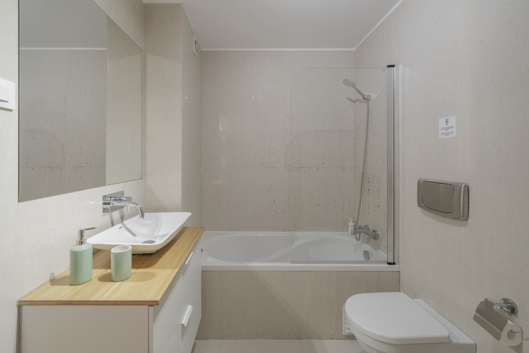 Bathroom, Comboio II by An Island Apart, Funchal