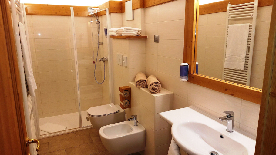 Bathroom 5, Hotel Monte Bondone, Trento