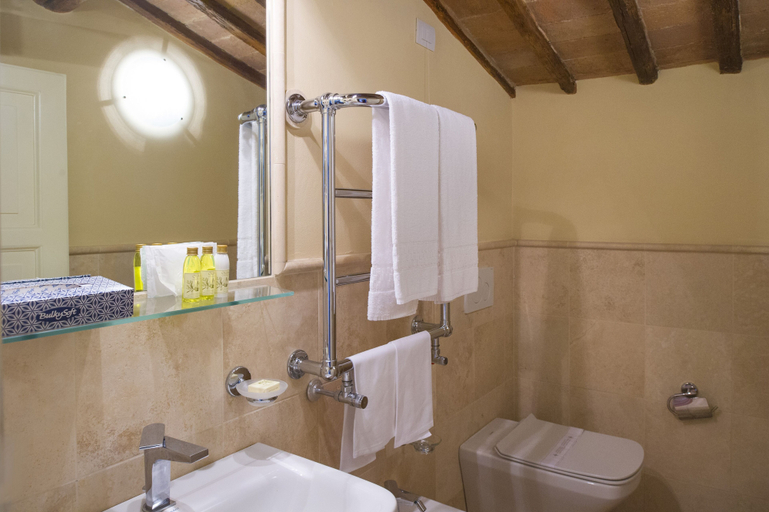 Bathroom 3, Palazzo Ravizza, Siena