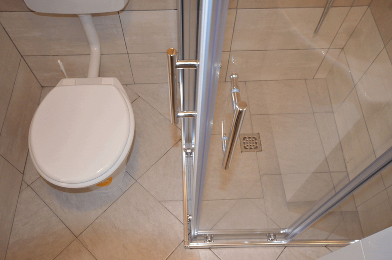Bathroom 3, Apartment Isic, Vir