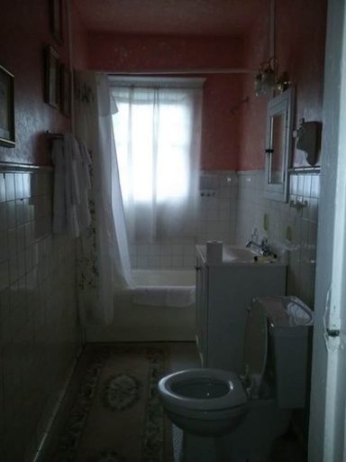 Bathroom 4, Six Acres Bed & Breakfast, Hamilton