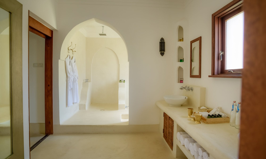 Bathroom 5, Swahili Beach Resort, Msambweni